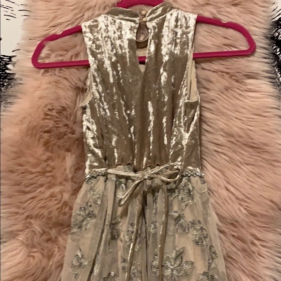 Velvet and lace girls dress - Picture 5 of 7